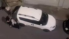 Sultangazi'de TikTok'ta yayın yapan kadına dayak