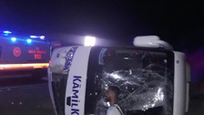 Burdur'da yolcu otobüsü devrildi: 13 yaralı