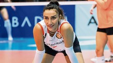 Milli voleybolcu Hande Baladın tatil pozları ile nefes kesti.