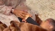 Filistinli bir annenin çocuğuna son ninnisi yürekleri burktu