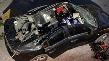 Bir vatandaş 21'inci kattan, park halindeki aracın üzerine düşerek hayatını kaybetti