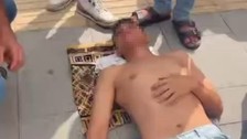 Cuma namazı kıldığı esnada kalçasından bıçaklandı