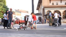 Vatandaşın Atatürk hassasiyeti kamerada: Atatürklü, Türk bayraklı portreyi o halde gören dayanamadı