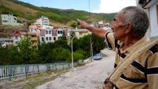 Gümüşhane'de emekli öğretmen Selahattin Bulut diktiği 4 bin fidanla köyünü yeşillendirdi