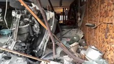 Arnavutköy'de kontrolden çıkan otomobil yol kenarındaki restorana daldı
