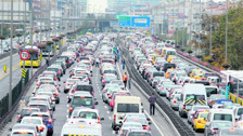 İstanbul'da trafiğe karşı okullar ilk gün 10-15 saatleri arası eğitim verecek