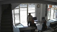 Konya'da dehşet görüntü! Beraber ilaç almaya gittiği eşini defalarca bıçakladı