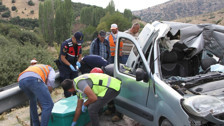 Manisa'da tırla çarpışan hafif ticari aracın sürücüsü hayatını kaybetti