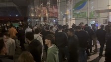120 bin TL'lik telefon nöbeti! Geceden kuyruğa girdiler