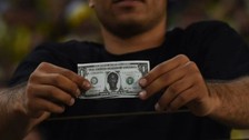 Fenerbahçe taraftarından Batshuayi'ye dolarlı protesto