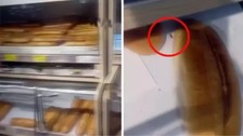 Ünlü zincir markette mide bulandıran görüntü! Az kalsın kusacaklardı
