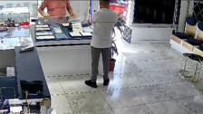 Kayseri'de acemi hırsız önce güvenlik kamerasına sonra polise yakalandı