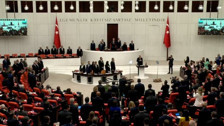 Cumhurbaşkanı Erdoğan konuşma yapmak için Meclise geldi: CHP'li vekiller ayağa kalktı