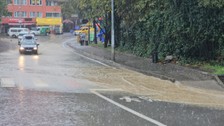 Zonguldak'ta zor gece! Evleri su bastı, araçlar takla attı, mezarlar yerinden kaydı