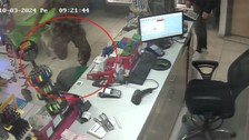Özel harekat polisleri ile akaryakıt istasyonu çalışanı arasındaki kavga kamerada