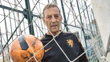 Hollandalı efsane futbolcu Johan Neeskens hayatını kaybetti