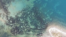 Van Gölü'nde Kuraklıkla Ortaya Çıkan Tarihi Kalıntılar Belgeleniyor