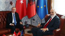 Cumhurbaşkanı Erdoğan, Arnavutluk'ta! Başbakan Rama ile görüştü