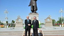 Kazak ve Türkmen Liderler Aşkabat'ta Abay Anıtını Açtı