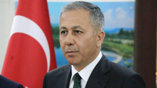 Bakan Yerlikaya'dan Ayşenur Halil ve İkbal Uzuner'in ailelerine taziye ziyareti