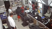 Ankara'da bir kadının eski eşini darbettiği anlar kameralara yansıdı