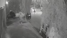 İzmir'de 2 motosikletin kafa kafaya çarpışması kamerada; 1 ölü, 1 yaralı