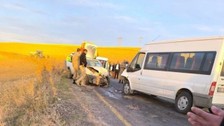Horasan’da öğrenci servisi ile kamyonet çarpıştı: 8 yaralı