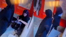 Beyoğlu’nda camide namaz kılan kadının cüzdanı çalındı: O anlar kameralara yansıdı