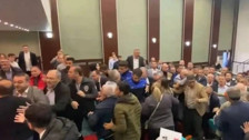 Kağıthane Belediye Meclisi'nde kayyum kavgası! Dört CHP meclis üyesi hastaneye kaldırıldı