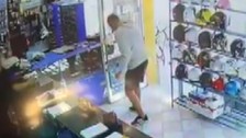 Atatürk görseline su döküp, üstüne basan yabancı uyruklu şahıs tutuklandı