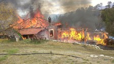 Burdur'da otları yakmak isteyen yaşlı adam evi yaktı