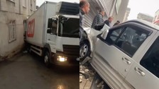 Freni patlayan yük kamyonu 3 aracı hurdaya çevirdi