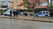 İki kız çocuğu odada tabancayla vurulmuş olarak bulundu