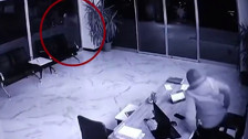 Beylikdüzü'nde AK Parti binasına saldırı