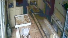 Adana'da borçları yüzünden bunalıma giren adam başından aşağı kızgın pekmez döktü