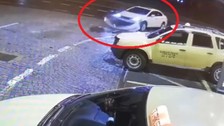 Rize'de motosikletin otomobile çarptığı kaza kamerada