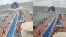 Karadeniz'de fırtına kaza getirdi! Tanker gemisi ikiye bölündü