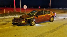 Çorum'da otomobil ile kamyonet çarpıştı: 2'si ağır 6 yaralı