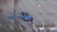 Ankara'da sinirlerine hakim olamayan şahıs, aracını parçalamaya çalıştı