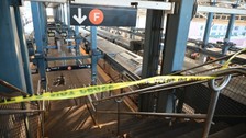 New York’ta metroda dehşet: Uyuyan kadını ateşe verdi!