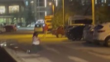 Pusu kurup, eski eşini 13 yerinden bıçakla yaraladı: Saldırı anı kamerada