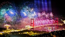 İstanbul Valiliği yılbaşı tedbirlerini açıkladı! 60 bin polis görevli, birçok yol trafiğe kapalı