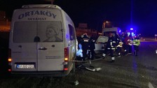 Aksaray’da feci kaza: Tofaş otomobil ikiye bölündü, baba ve kızı hayatını kaybetti