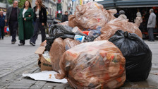 İzmir sokaklarında çöp yığınları oluştu