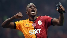Galatasaray'ın yıldızı Osimhen gazeteciye yumruk attı