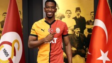 Galatasaray Carlos Cuesta'yı KAP'a bildirdi! İşte ödenecek bonservis ve maaş