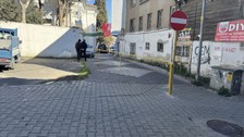 Tekirdağ'da sokak girişi bariyerle kapandı