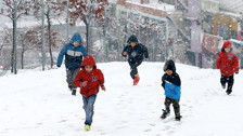 Yoğun kar yağışı ülkeyi ele geçirdi! 12 ilimizde eğitime ara