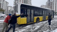 İstanbul'da kar yağışı zorluklar yarattı