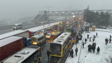 İstanbul trafiğini kar vurdu: Yoğunluk yüzde 90!
